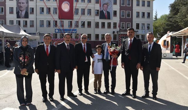 Konya’da 474 bin öğrenci için ilköğretim haftası kutlamalarında renkli anlar!