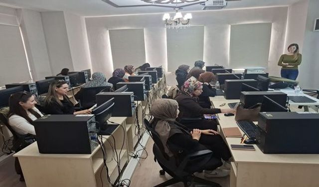 Akşehir ASEM’de yeni dönem başladı: Yüzlerce kadın kurslara katıldı!