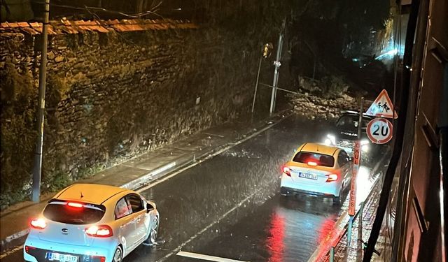 Şoke eden olay! Şiddetli yağıştan istinat duvarına bakın ne oldu…