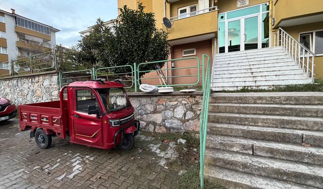 Eski evinde kalan eşyalarını almaya gitmişti! Komşusu eceli oldu…