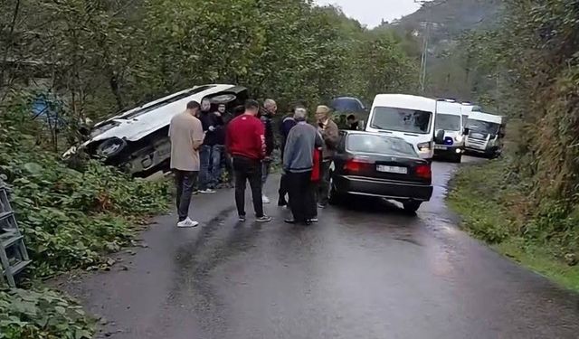 Korkutan kaza: Öğrenci servisi devrildi, çok sayıda yaralılar var!