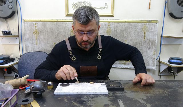 Kebap şişi, mama kaşığı, bıçak.. Hepsi altından yapıldı