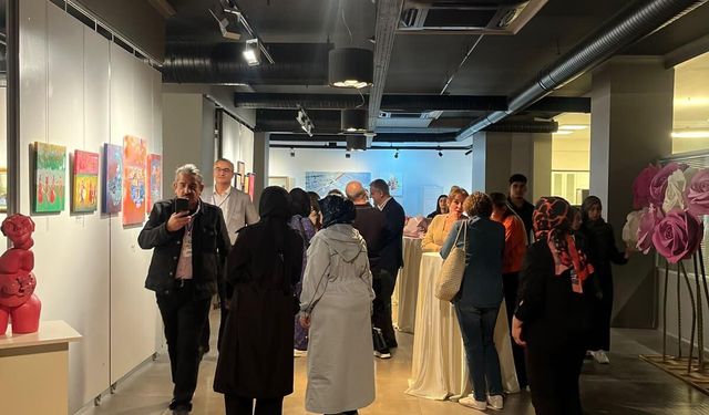 Konya’da sanatın ortak dili: 52 sanatçı aynı sergide buluştu