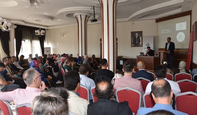 Konya'da öğretmenler için kritik buluşma: Okuma kültüründe "Anadolu Mektebi Modeli" masaya yatırıldı