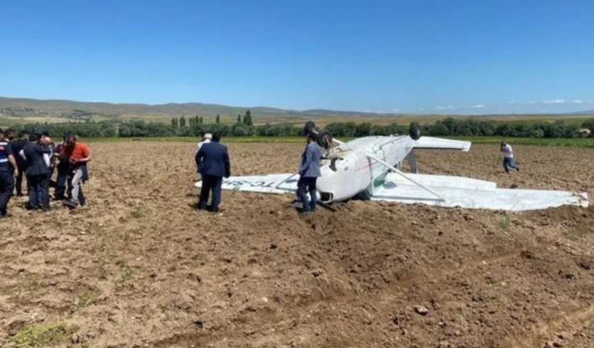 Aksaray'da boş araziye eğitim uçağı düştü