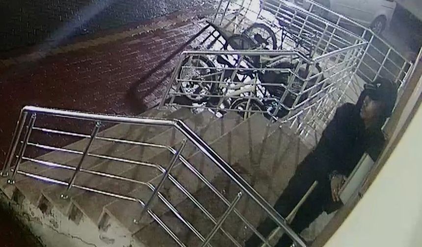 Konya'da ayakkabı hırsızlığı güvenlik kamerasında