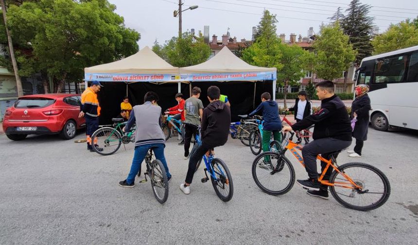 Bisiklet tamir çadırları Konyalıların hizmetinde