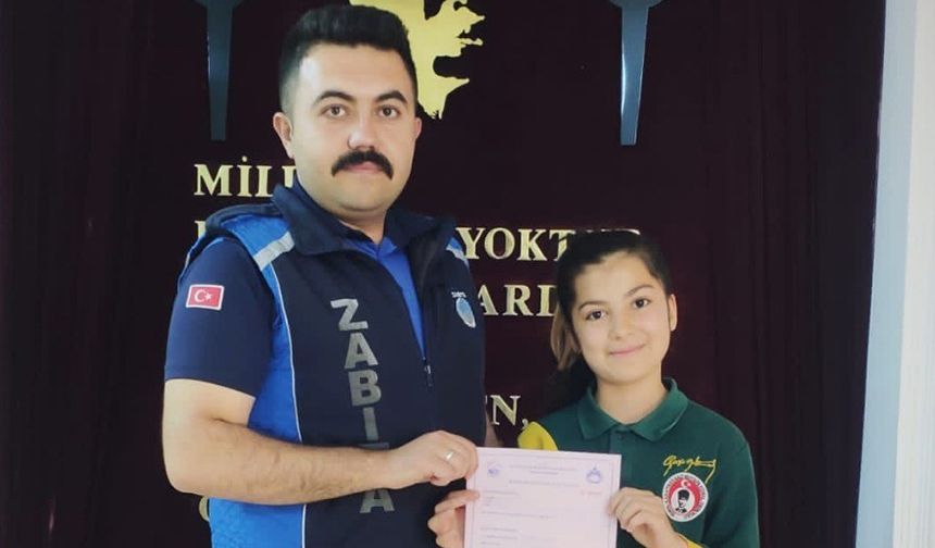9 bin lira değerindeki altın sahibine teslim etti