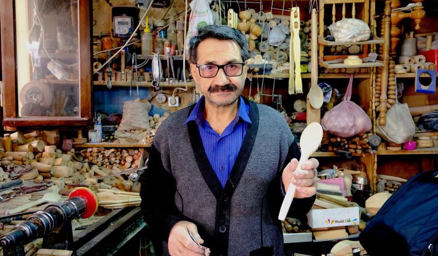 65 yıldır mesleğini özenle yapıyor