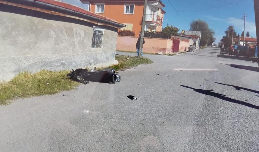Motosiklet metrelerce savruldu