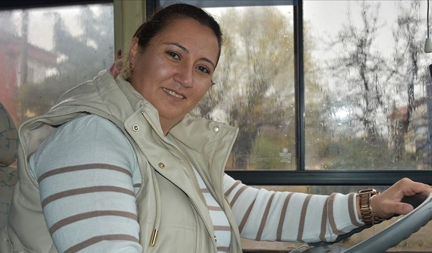 "Şoför Nebahat", erkeklere otobüs kullanmayı öğretiyor