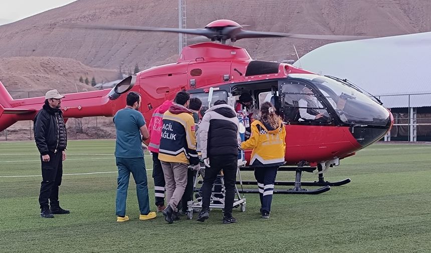 Ambulans helikopter erken doğan bebek için havalandı
