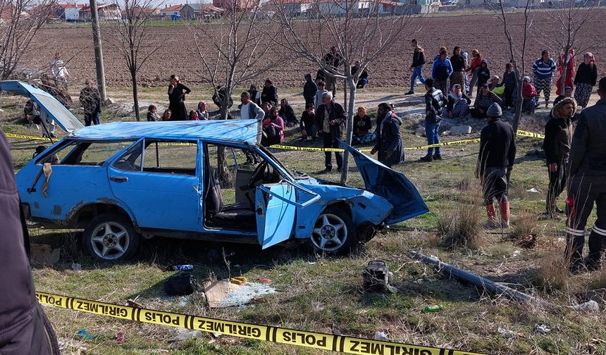 Konya'da otomobil durakta bekleyenlere çarptı! Ölü ve yaralılar var