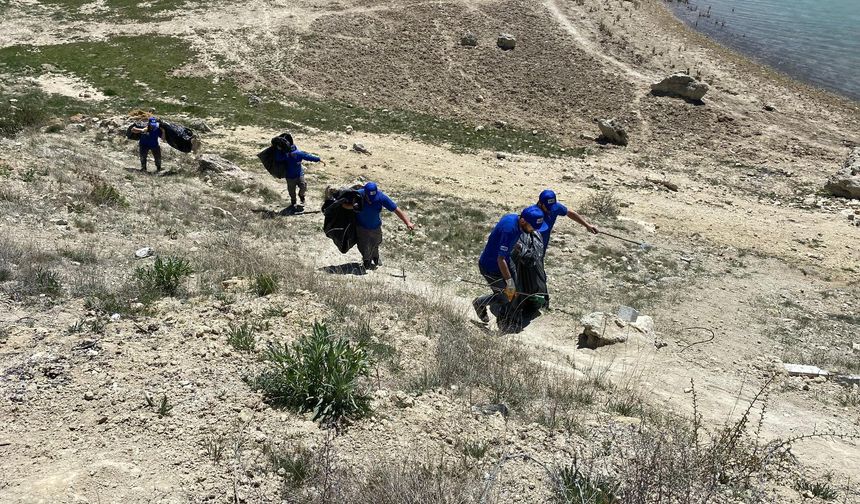 KOSKİ Altınapa Baraj Gölü çevresini temizliyor