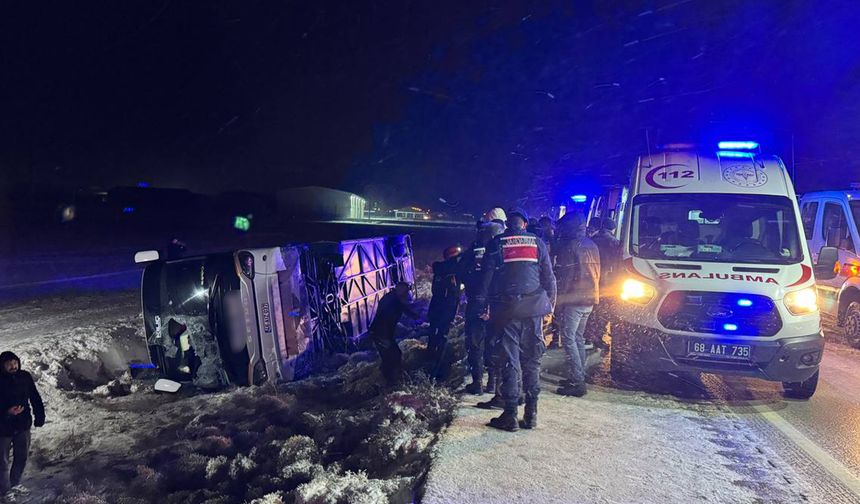 Konya yolunda yolcu otobüsü devrildi: 20 yaralı