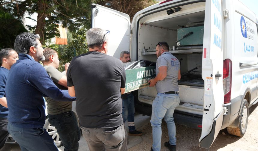 Babasını bıçak darbeleriyle katletti