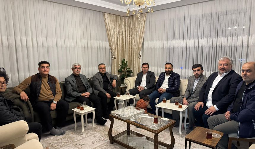 Teravih sonrası vatandaşla buluştular