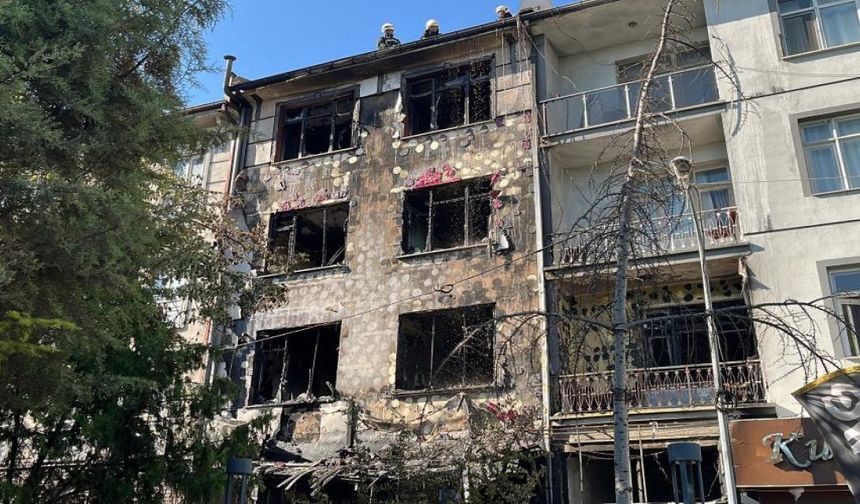 Konya'da iş yerinde çıkan yangında 4 kişi dumandan etkilendi