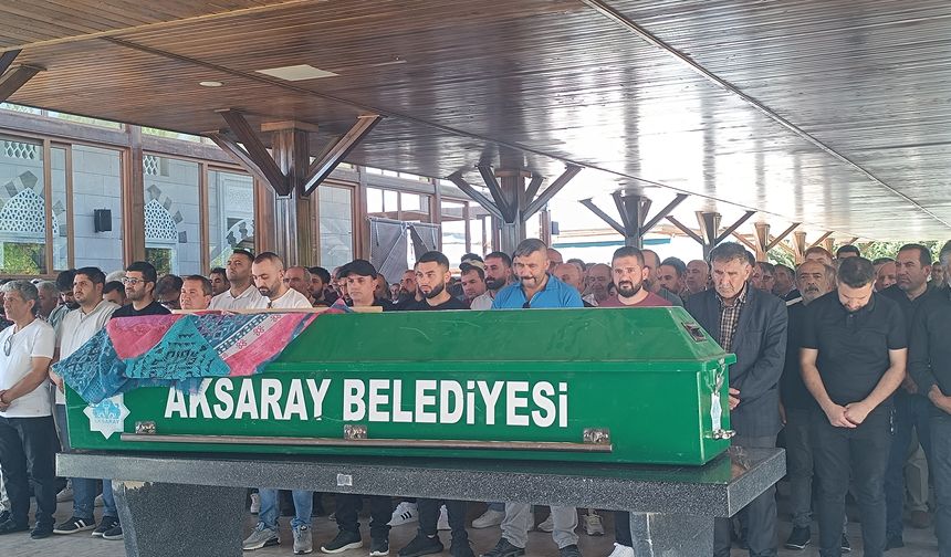 YKS'ye giderken trafik kazasında ölen kadın defnedildi