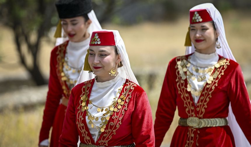 "Kırım Tatar Milli Bayrak Günü" coşkuyla kutlandı