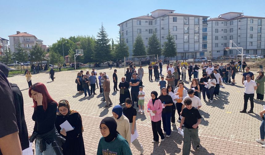 Üniversite sınavı için öğrenciler TYT’de ter döktü
