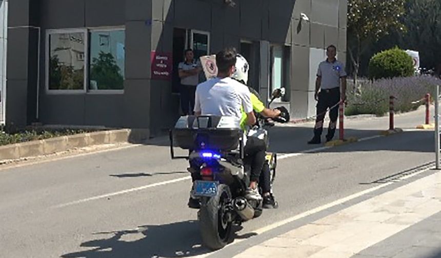Geç kalan öğrencinin imdadına polis yetişti