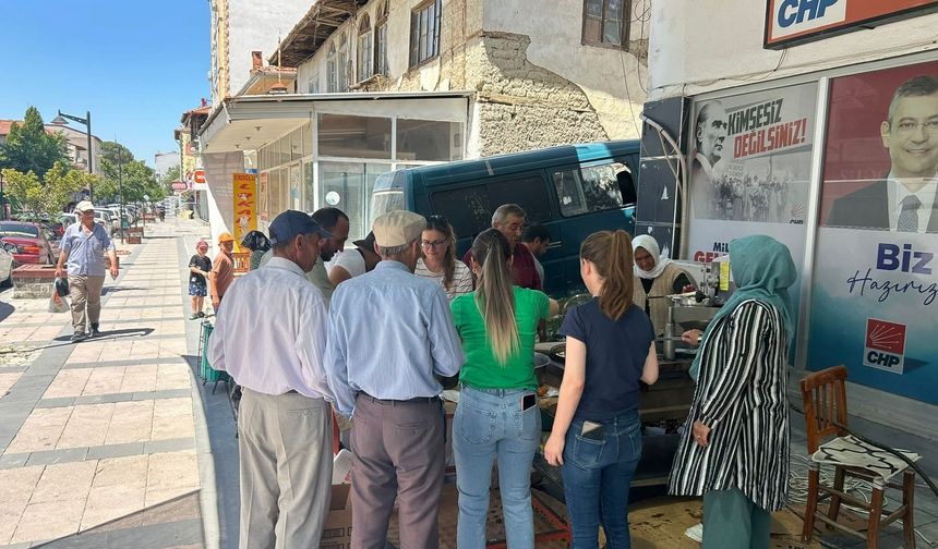 Ferdi Zeyrek anısına lokma hayrı düzenledi