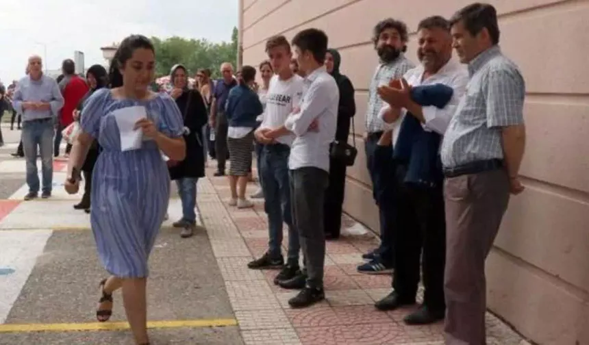 Adayların bazıları AYT sınavına son anda yetişti