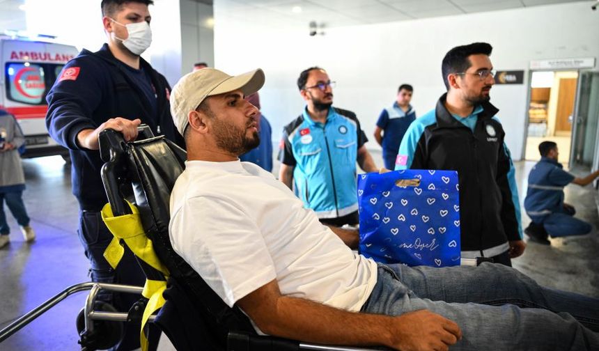 Gazze'den tedavi için Türkiye'ye 4 yaralı getirildi