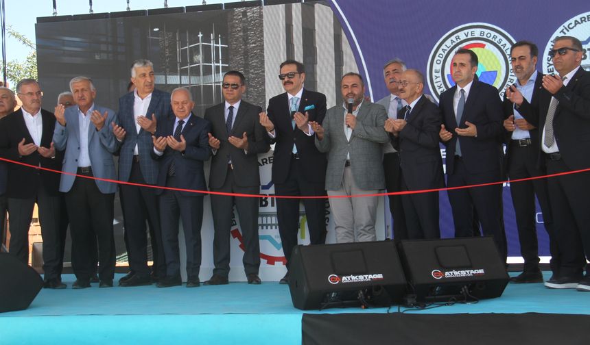 TOBB Başkanı Hisarcıklıoğlu, Konya'da temel atma törenine katıldı