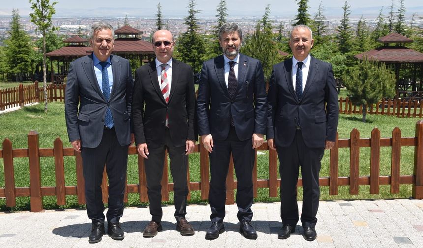 Konya'da sanat eğitiminin geleceği masaya yatırıldı!