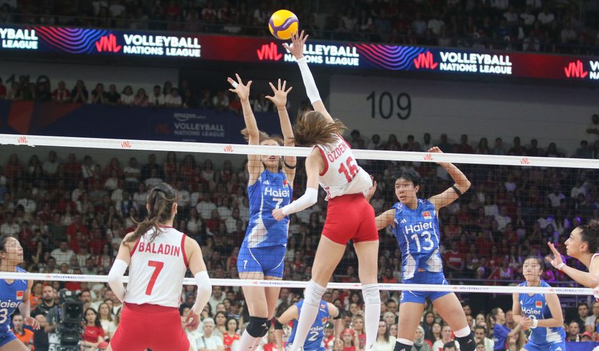 Milli Kadın Voleybol Takımı Çin'i mağlup etti