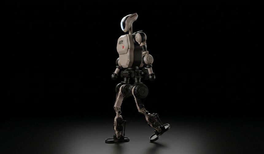 Türkiye’nin ilk insansı robotu AKINCI 5 ilk kez sahneye çıktı