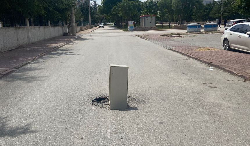 Konya’da yol çökünce mühendislikten marangozluğa geçildi!