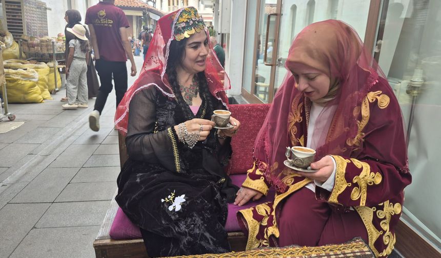 Aziziye Meydanı'nda Türk kültürü coşkusu