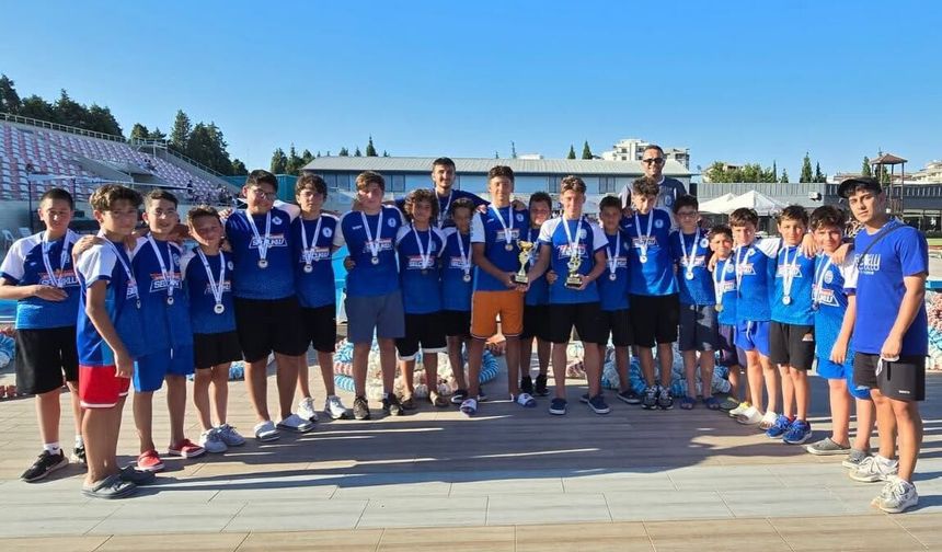 Selçuklu Belediyespor’dan çifte kupa ve iki gol krallığı!