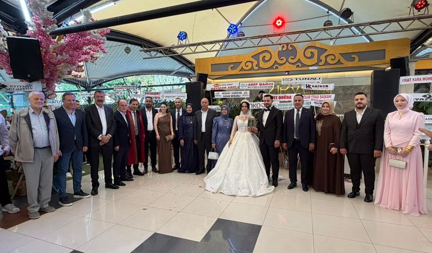 Enes ve Sude “evet” dedi! Aileler mutluluğa ortak oldu