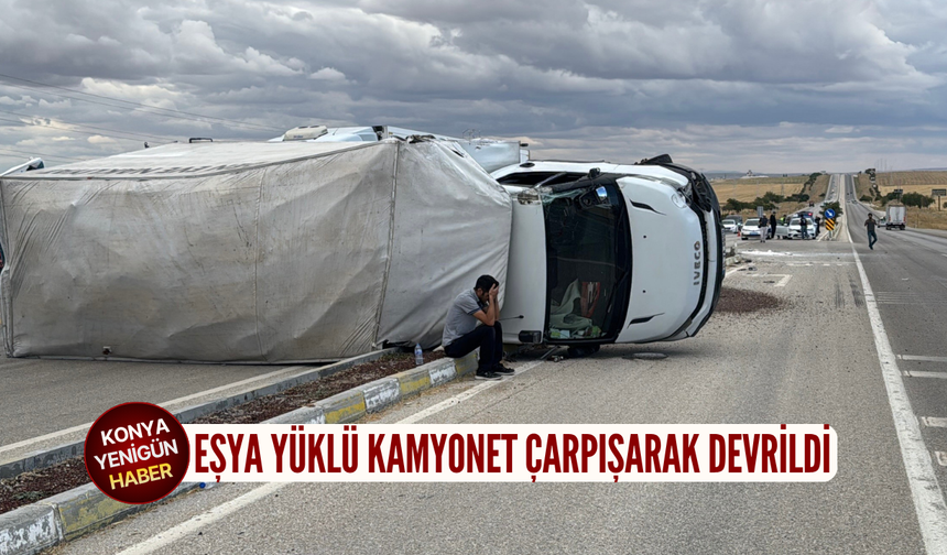 Konya'da eşya yüklü kamyonet çarpışarak devrildi