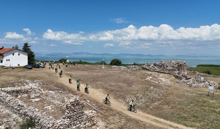 Konya’da bir anda yollar bisikletlilerle doldu! Pedallar bu kez Meram için çevrildi