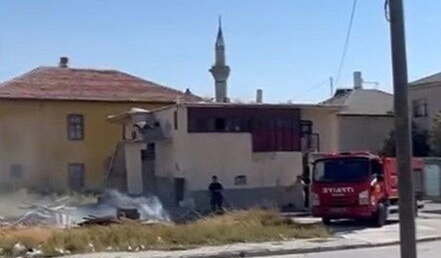 Karapınar'da 2 ayrı alanda yangın çıktı