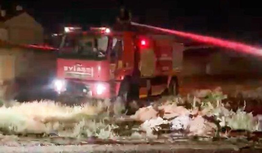 Konya'da boş arazide çıkan yangın korkuttu