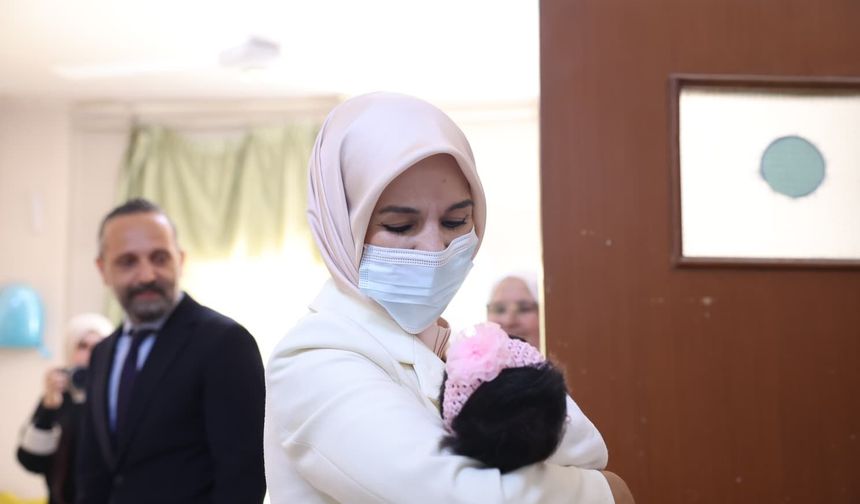 Sınır ötesinde duygusal anlar: Devlet korumasındaki suriyeli çocuklar aileleriyle kucaklaştı