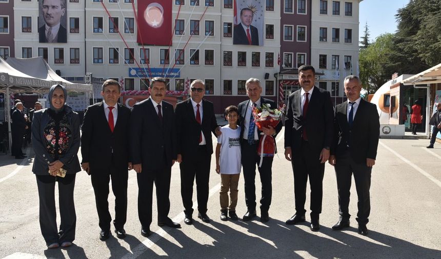 Konya’da 474 bin öğrenci için ilköğretim haftası kutlamalarında renkli anlar!