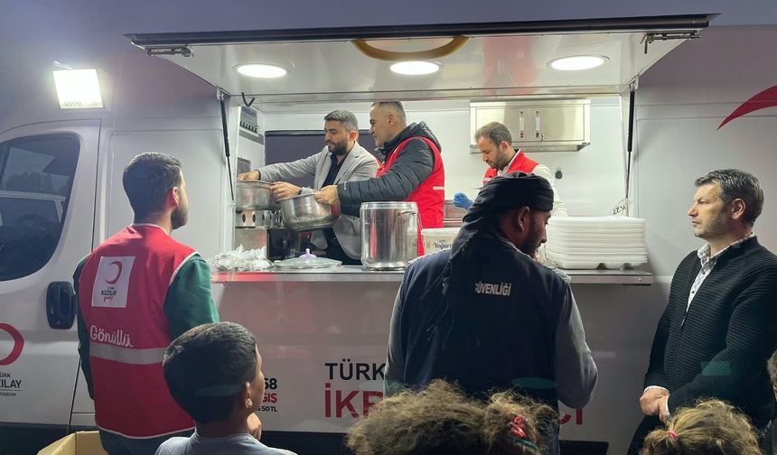 Seydişehir’de yürekleri ısıtan dayanışma: Türk Kızılay’ından sıcak yemek ikramı!