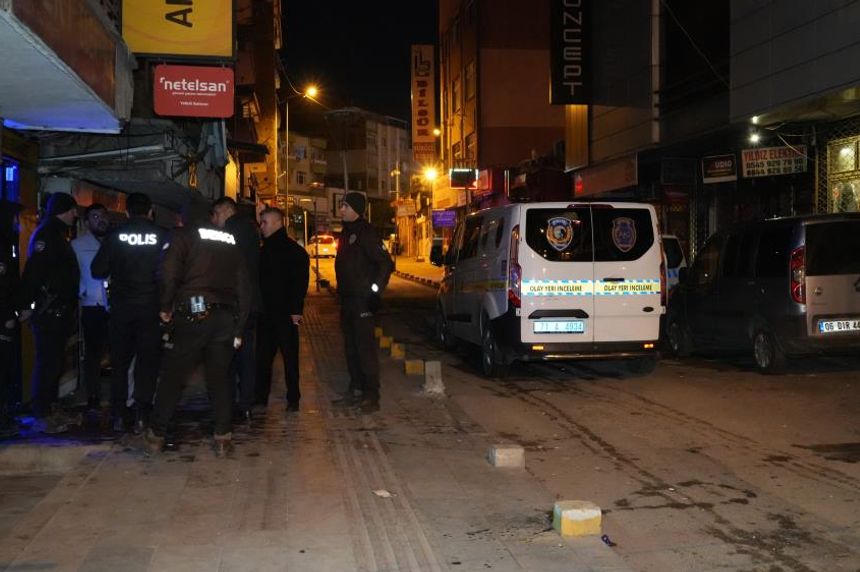 Çatıdan çatıya atlarken 3. kattan düştü