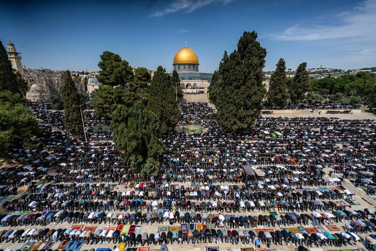Aa 20250314 37336970 37336950 Israilin Kisitlamalarina Ragmen Binlerce Filistinli Ramazan Ayinin Ikinci Cuma Namazini Mescidi Aksada Eda Etti (1)