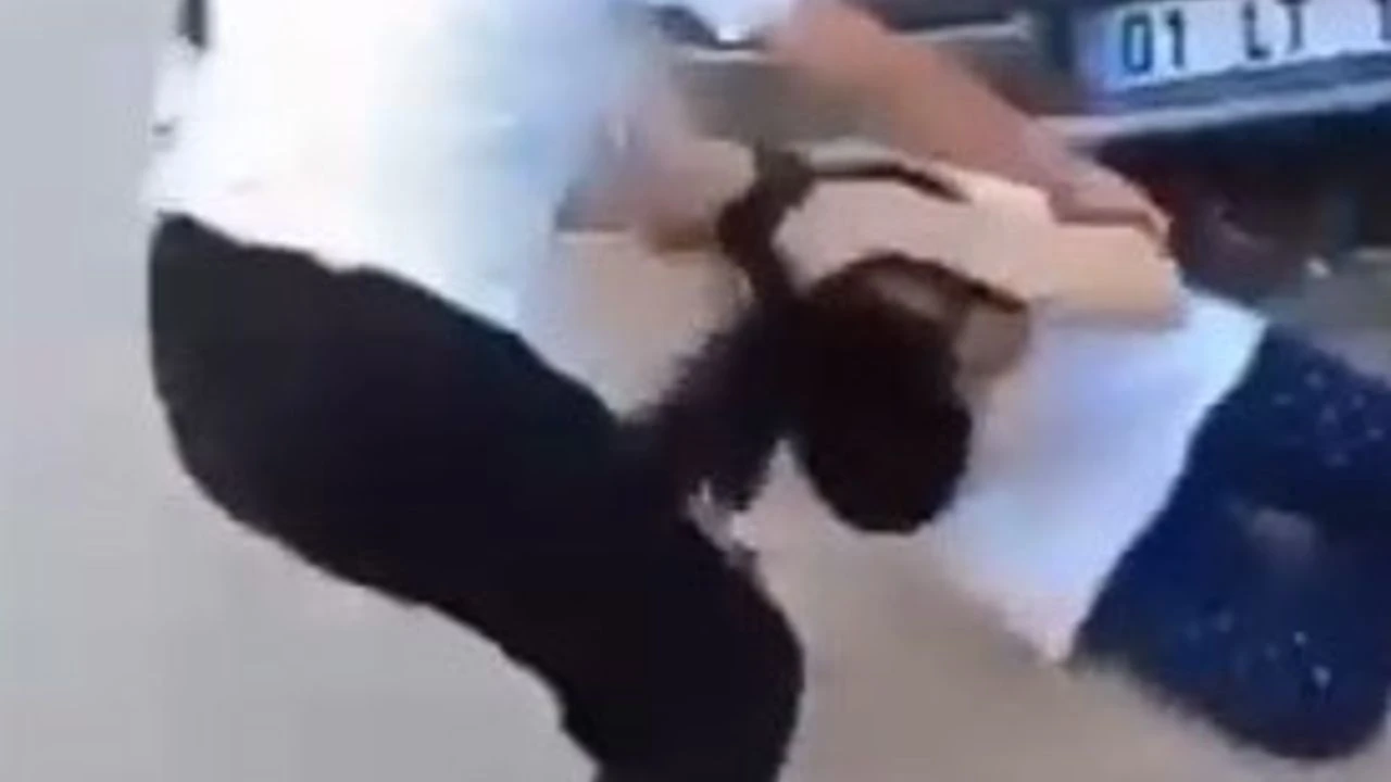Kizlarin Kufur Kavgasi Kamerada
