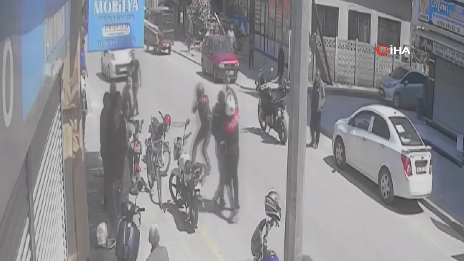 Polisin Silahli Sahsa Kahramanca Mudahalesi Kamerada A3Wm