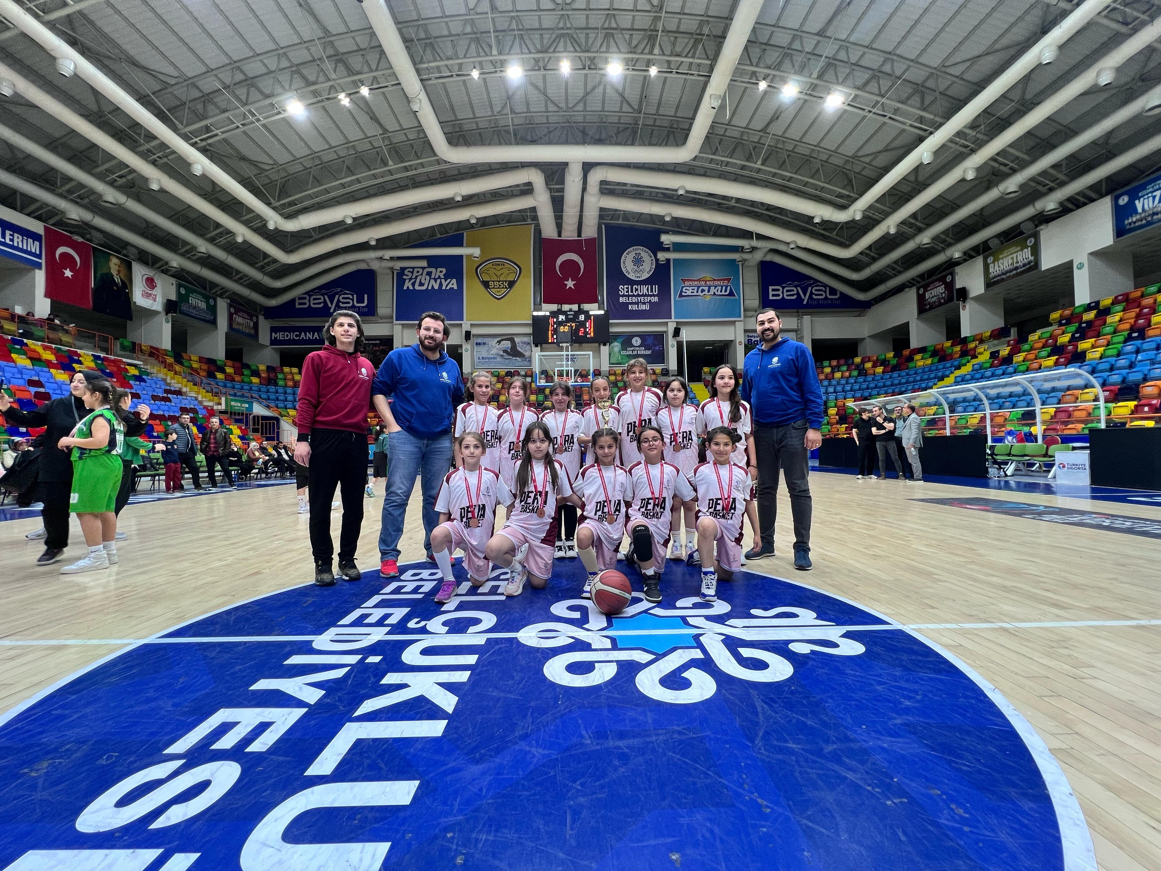 U10 Pera Kızlar Takımı Konya Üçüncüsü Oldu! (1)