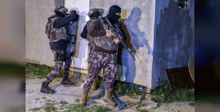 Cekmekoy De Uyusturucu Operasyonunda Polise Ates Acildi 1 Olu 1 Polis Yarali 1765177899